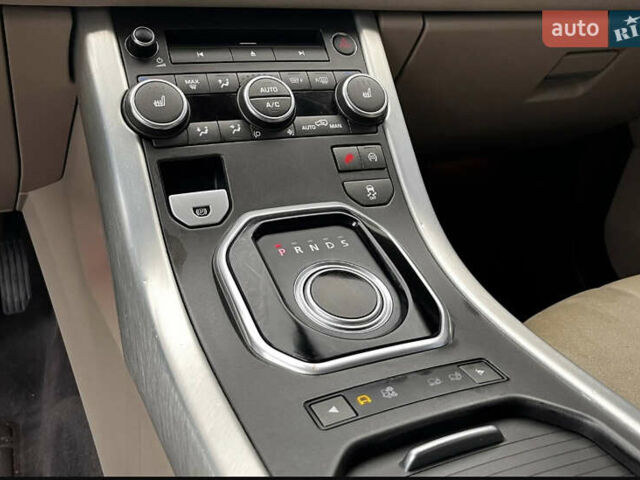 Чорний Ленд Ровер Рендж Ровер Евок, об'ємом двигуна 2 л та пробігом 144 тис. км за 12600 $, фото 10 на Automoto.ua