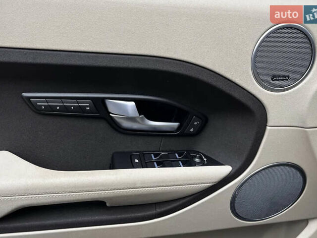 Чорний Ленд Ровер Рендж Ровер Евок, об'ємом двигуна 2 л та пробігом 144 тис. км за 12600 $, фото 17 на Automoto.ua