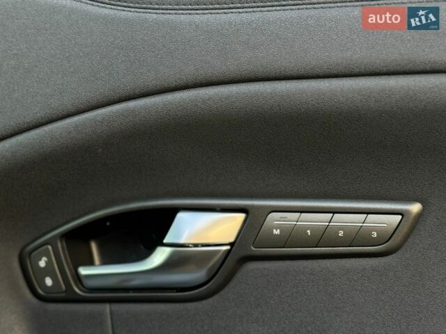 Черный Ленд Ровер Рендж Ровер Эвок, объемом двигателя 2 л и пробегом 136 тыс. км за 19499 $, фото 23 на Automoto.ua