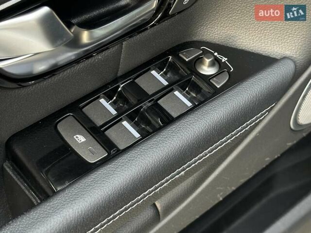 Чорний Ленд Ровер Рендж Ровер Евок, об'ємом двигуна 2 л та пробігом 125 тис. км за 21500 $, фото 30 на Automoto.ua