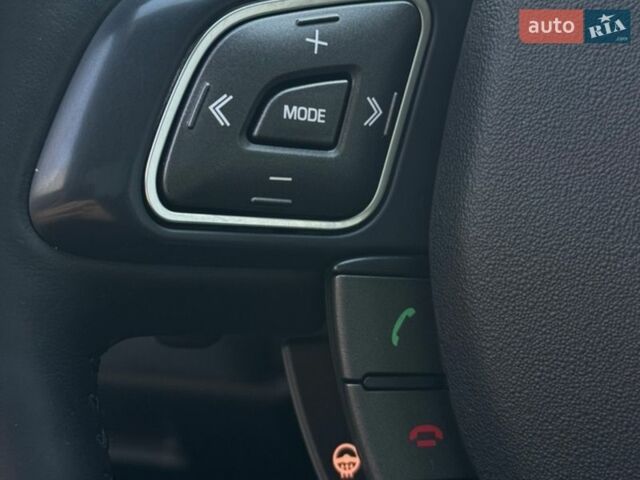 Черный Ленд Ровер Рендж Ровер Эвок, объемом двигателя 2 л и пробегом 136 тыс. км за 19499 $, фото 11 на Automoto.ua