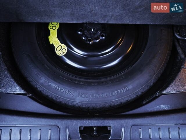 Чорний Ленд Ровер Рендж Ровер Евок, об'ємом двигуна 0 л та пробігом 257 тис. км за 15900 $, фото 30 на Automoto.ua