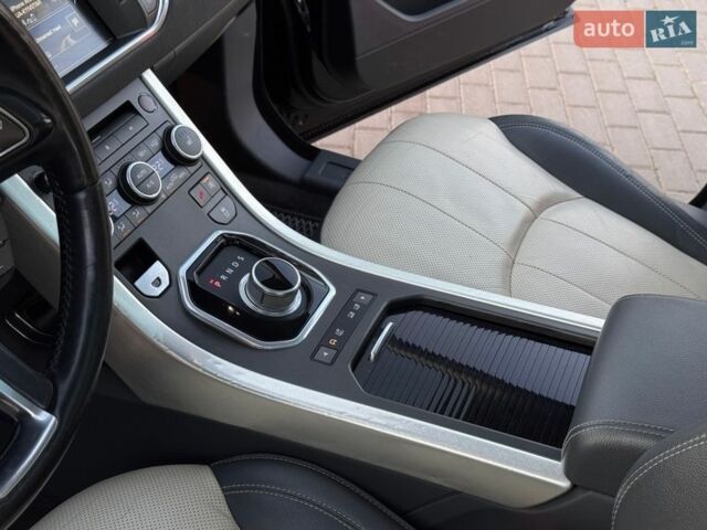 Чорний Ленд Ровер Рендж Ровер Евок, об'ємом двигуна 2 л та пробігом 130 тис. км за 14300 $, фото 26 на Automoto.ua