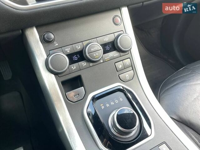 Чорний Ленд Ровер Рендж Ровер Евок, об'ємом двигуна 2 л та пробігом 153 тис. км за 19990 $, фото 17 на Automoto.ua