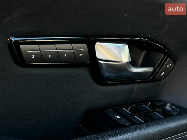 Черный Ленд Ровер Рендж Ровер Эвок, объемом двигателя 2 л и пробегом 111 тыс. км за 23999 $, фото 20 на Automoto.ua