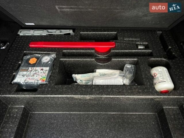 Черный Ленд Ровер Рендж Ровер Эвок, объемом двигателя 2 л и пробегом 136 тыс. км за 19499 $, фото 17 на Automoto.ua