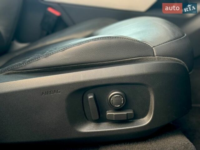 Черный Ленд Ровер Рендж Ровер Эвок, объемом двигателя 2 л и пробегом 136 тыс. км за 19499 $, фото 25 на Automoto.ua