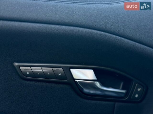 Черный Ленд Ровер Рендж Ровер Эвок, объемом двигателя 2 л и пробегом 136 тыс. км за 19499 $, фото 6 на Automoto.ua