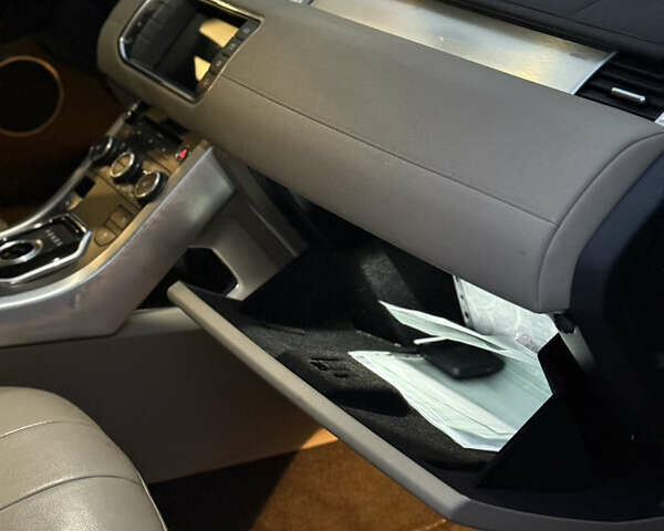 Черный Ленд Ровер Рендж Ровер Эвок, объемом двигателя 2 л и пробегом 90 тыс. км за 19600 $, фото 43 на Automoto.ua