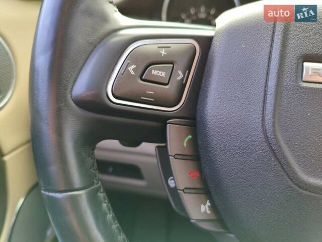 Чорний Ленд Ровер Рендж Ровер Евок, об'ємом двигуна 2 л та пробігом 93 тис. км за 21900 $, фото 30 на Automoto.ua