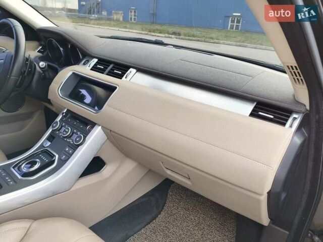 Чорний Ленд Ровер Рендж Ровер Евок, об'ємом двигуна 2 л та пробігом 93 тис. км за 21900 $, фото 16 на Automoto.ua