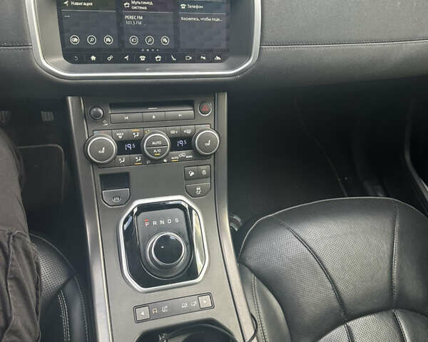 Черный Ленд Ровер Рендж Ровер Эвок, объемом двигателя 2 л и пробегом 70 тыс. км за 26000 $, фото 2 на Automoto.ua