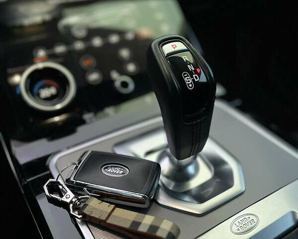 Чорний Ленд Ровер Рендж Ровер Евок, об'ємом двигуна 2 л та пробігом 162 тис. км за 31299 $, фото 17 на Automoto.ua