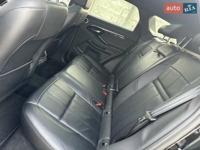 Черный Ленд Ровер Рендж Ровер Эвок, объемом двигателя 2 л и пробегом 98 тыс. км за 39999 $, фото 45 на Automoto.ua