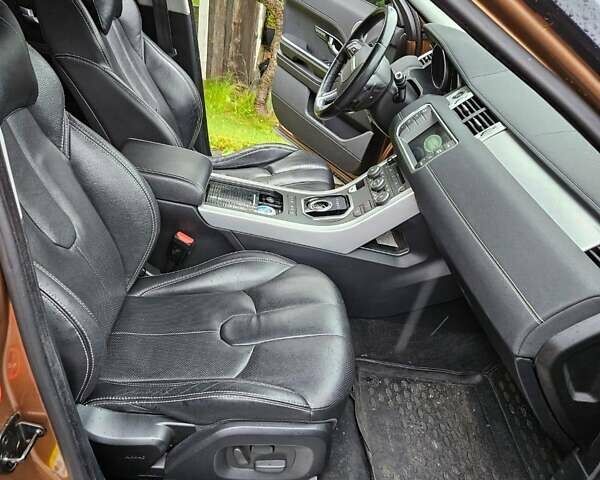 Коричневый Ленд Ровер Рендж Ровер Эвок, объемом двигателя 2.18 л и пробегом 106 тыс. км за 25000 $, фото 11 на Automoto.ua