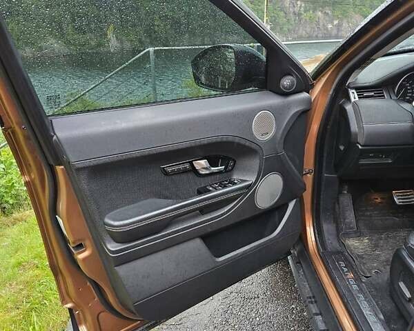 Коричневый Ленд Ровер Рендж Ровер Эвок, объемом двигателя 2.18 л и пробегом 106 тыс. км за 25000 $, фото 6 на Automoto.ua