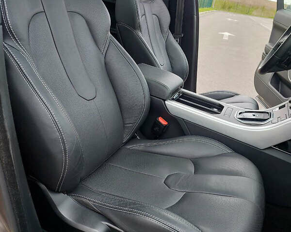 Коричневый Ленд Ровер Рендж Ровер Эвок, объемом двигателя 2.2 л и пробегом 115 тыс. км за 19900 $, фото 50 на Automoto.ua