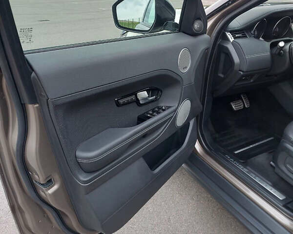 Коричневый Ленд Ровер Рендж Ровер Эвок, объемом двигателя 2.2 л и пробегом 115 тыс. км за 19900 $, фото 28 на Automoto.ua