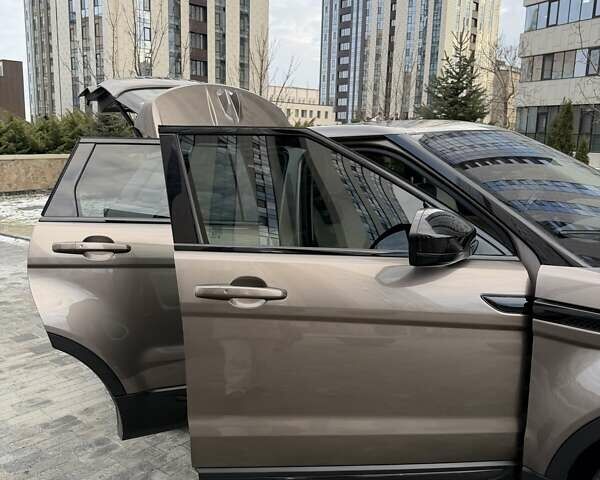 Коричневый Ленд Ровер Рендж Ровер Эвок, объемом двигателя 2 л и пробегом 96 тыс. км за 21000 $, фото 17 на Automoto.ua