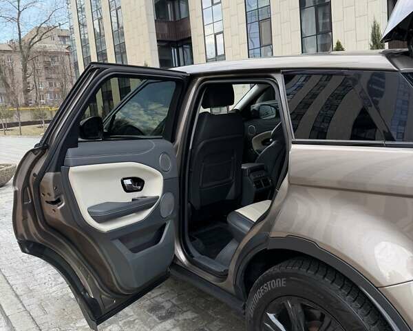 Коричневый Ленд Ровер Рендж Ровер Эвок, объемом двигателя 2 л и пробегом 96 тыс. км за 21000 $, фото 15 на Automoto.ua