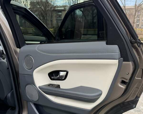 Коричневый Ленд Ровер Рендж Ровер Эвок, объемом двигателя 2 л и пробегом 96 тыс. км за 21000 $, фото 16 на Automoto.ua