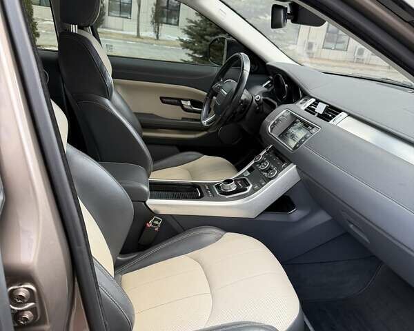 Коричневый Ленд Ровер Рендж Ровер Эвок, объемом двигателя 2 л и пробегом 96 тыс. км за 21000 $, фото 8 на Automoto.ua