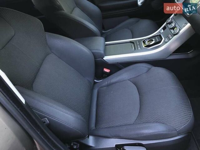 Ленд Ровер Рендж Ровер Эвок 2017 в Одессе на Automoto.ua Коричневый Ленд Ровер Рендж Ровер Эвок, объемом двигателя 2 л и пробегом 150 тыс. км за 22000 $, фото 9 на Automoto.ua