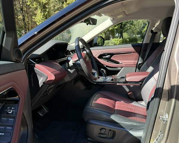 Коричневый Ленд Ровер Рендж Ровер Эвок, объемом двигателя 2 л и пробегом 48 тыс. км за 35500 $, фото 6 на Automoto.ua