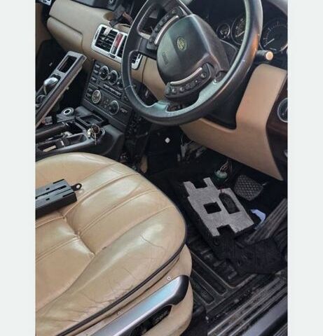 Червоний Ленд Ровер Рендж Ровер Евок, об'ємом двигуна 4.4 л та пробігом 3 тис. км за 678 $, фото 3 на Automoto.ua