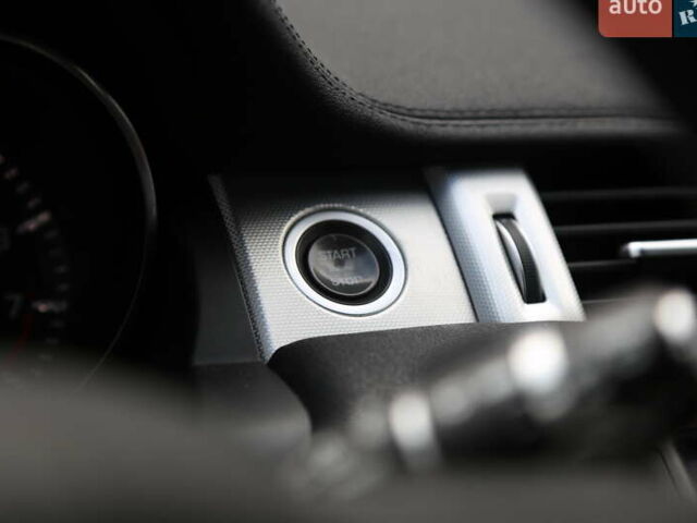 Червоний Ленд Ровер Рендж Ровер Евок, об'ємом двигуна 2 л та пробігом 133 тис. км за 19300 $, фото 24 на Automoto.ua