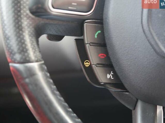 Червоний Ленд Ровер Рендж Ровер Евок, об'ємом двигуна 2 л та пробігом 133 тис. км за 19300 $, фото 20 на Automoto.ua