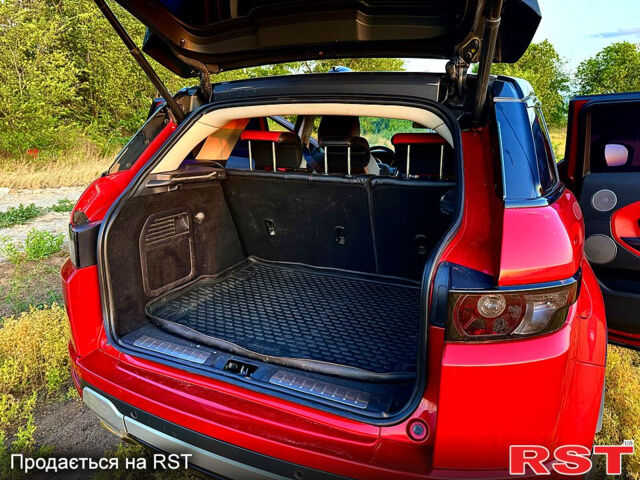 Красный Ленд Ровер Рендж Ровер Эвок, объемом двигателя 2.2 л и пробегом 143 тыс. км за 17999 $, фото 6 на Automoto.ua