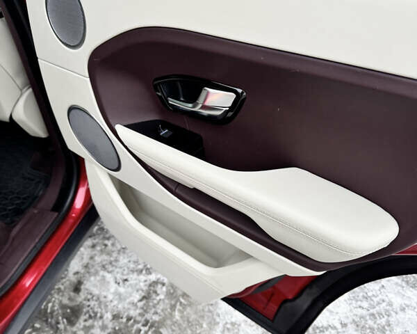 Красный Ленд Ровер Рендж Ровер Эвок, объемом двигателя 2 л и пробегом 210 тыс. км за 15000 $, фото 11 на Automoto.ua