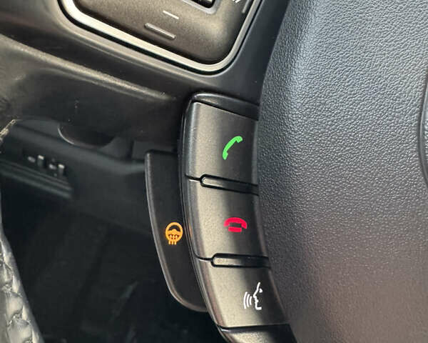 Червоний Ленд Ровер Рендж Ровер Евок, об'ємом двигуна 2.18 л та пробігом 285 тис. км за 16000 $, фото 13 на Automoto.ua