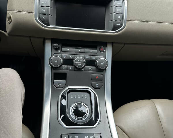 Червоний Ленд Ровер Рендж Ровер Евок, об'ємом двигуна 2.18 л та пробігом 135 тис. км за 19000 $, фото 9 на Automoto.ua