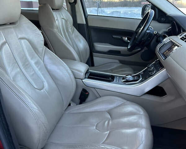 Червоний Ленд Ровер Рендж Ровер Евок, об'ємом двигуна 2.2 л та пробігом 209 тис. км за 16900 $, фото 23 на Automoto.ua