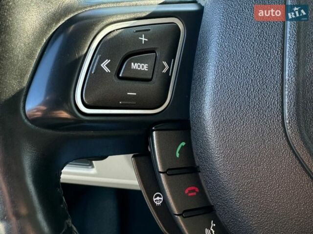 Червоний Ленд Ровер Рендж Ровер Евок, об'ємом двигуна 2.18 л та пробігом 151 тис. км за 17950 $, фото 17 на Automoto.ua