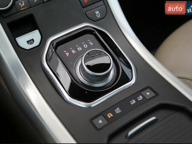 Красный Ленд Ровер Рендж Ровер Эвок, объемом двигателя 2 л и пробегом 90 тыс. км за 18000 $, фото 25 на Automoto.ua