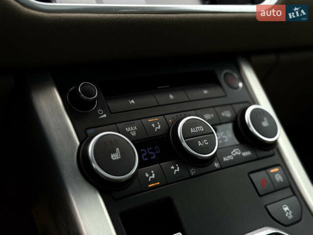 Красный Ленд Ровер Рендж Ровер Эвок, объемом двигателя 2 л и пробегом 192 тыс. км за 16350 $, фото 8 на Automoto.ua