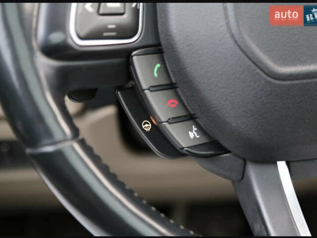 Червоний Ленд Ровер Рендж Ровер Евок, об'ємом двигуна 2 л та пробігом 100 тис. км за 16000 $, фото 9 на Automoto.ua