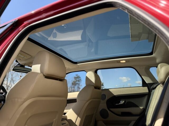 Червоний Ленд Ровер Рендж Ровер Евок, об'ємом двигуна 2 л та пробігом 99 тис. км за 15600 $, фото 6 на Automoto.ua