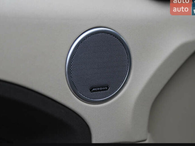 Червоний Ленд Ровер Рендж Ровер Евок, об'ємом двигуна 2 л та пробігом 100 тис. км за 16000 $, фото 5 на Automoto.ua