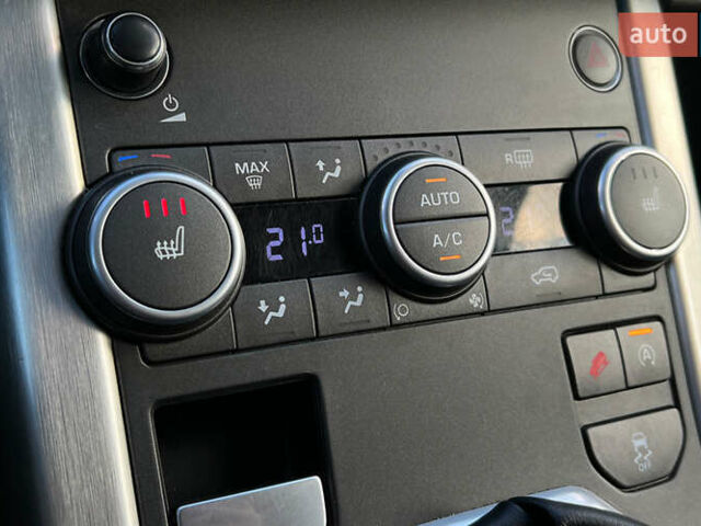 Червоний Ленд Ровер Рендж Ровер Евок, об'ємом двигуна 2 л та пробігом 135 тис. км за 15500 $, фото 15 на Automoto.ua