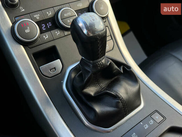 Червоний Ленд Ровер Рендж Ровер Евок, об'ємом двигуна 2 л та пробігом 147 тис. км за 18200 $, фото 16 на Automoto.ua