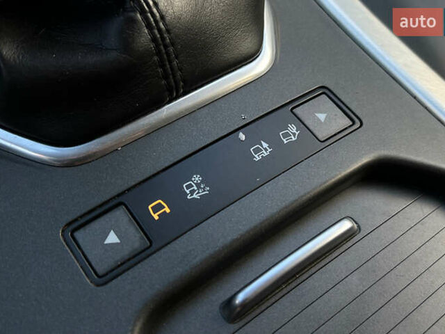 Червоний Ленд Ровер Рендж Ровер Евок, об'ємом двигуна 2 л та пробігом 147 тис. км за 18200 $, фото 17 на Automoto.ua