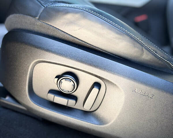 Червоний Ленд Ровер Рендж Ровер Евок, об'ємом двигуна 2 л та пробігом 180 тис. км за 17999 $, фото 46 на Automoto.ua