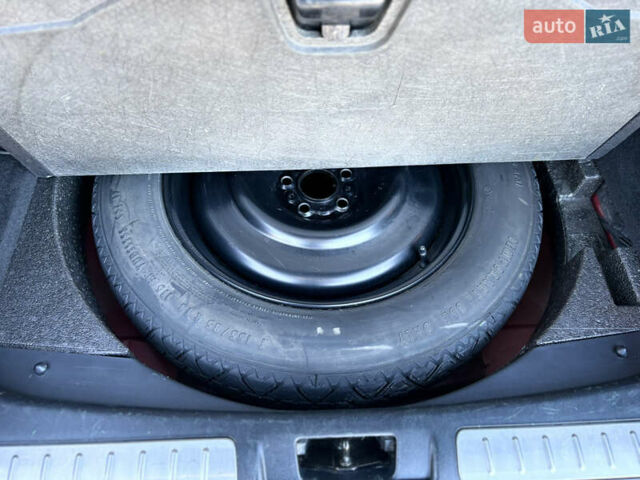 Червоний Ленд Ровер Рендж Ровер Евок, об'ємом двигуна 2 л та пробігом 180 тис. км за 17999 $, фото 31 на Automoto.ua