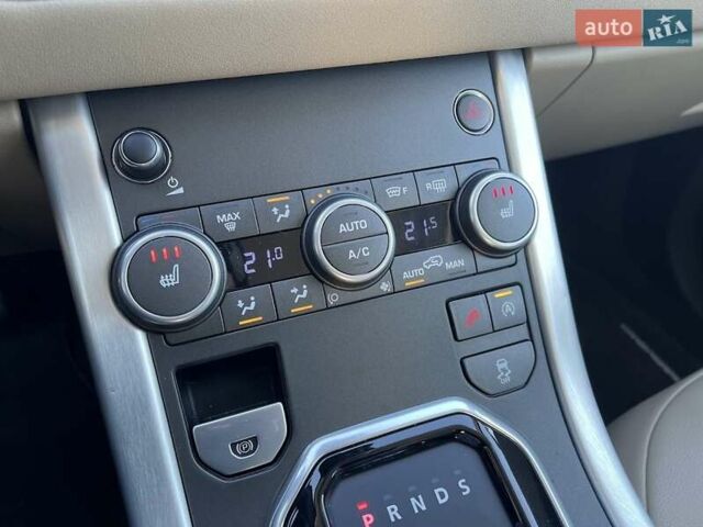 Червоний Ленд Ровер Рендж Ровер Евок, об'ємом двигуна 2.18 л та пробігом 53 тис. км за 23800 $, фото 18 на Automoto.ua