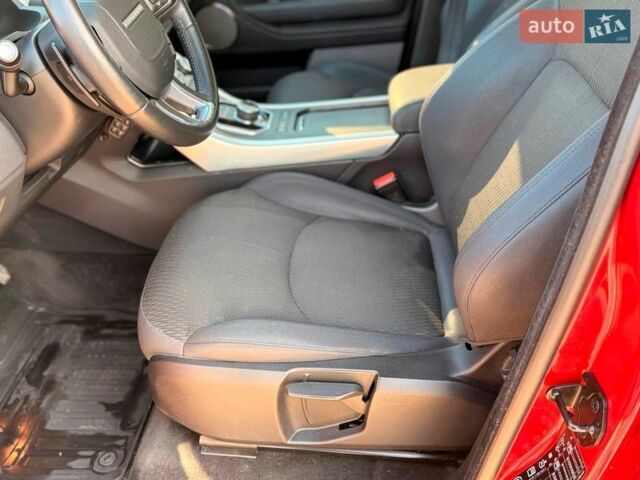 Червоний Ленд Ровер Рендж Ровер Евок, об'ємом двигуна 2 л та пробігом 104 тис. км за 26790 $, фото 20 на Automoto.ua