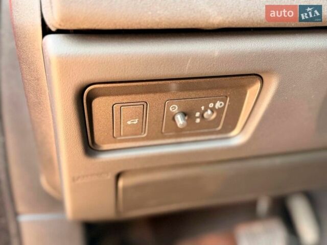 Червоний Ленд Ровер Рендж Ровер Евок, об'ємом двигуна 2 л та пробігом 104 тис. км за 26790 $, фото 25 на Automoto.ua